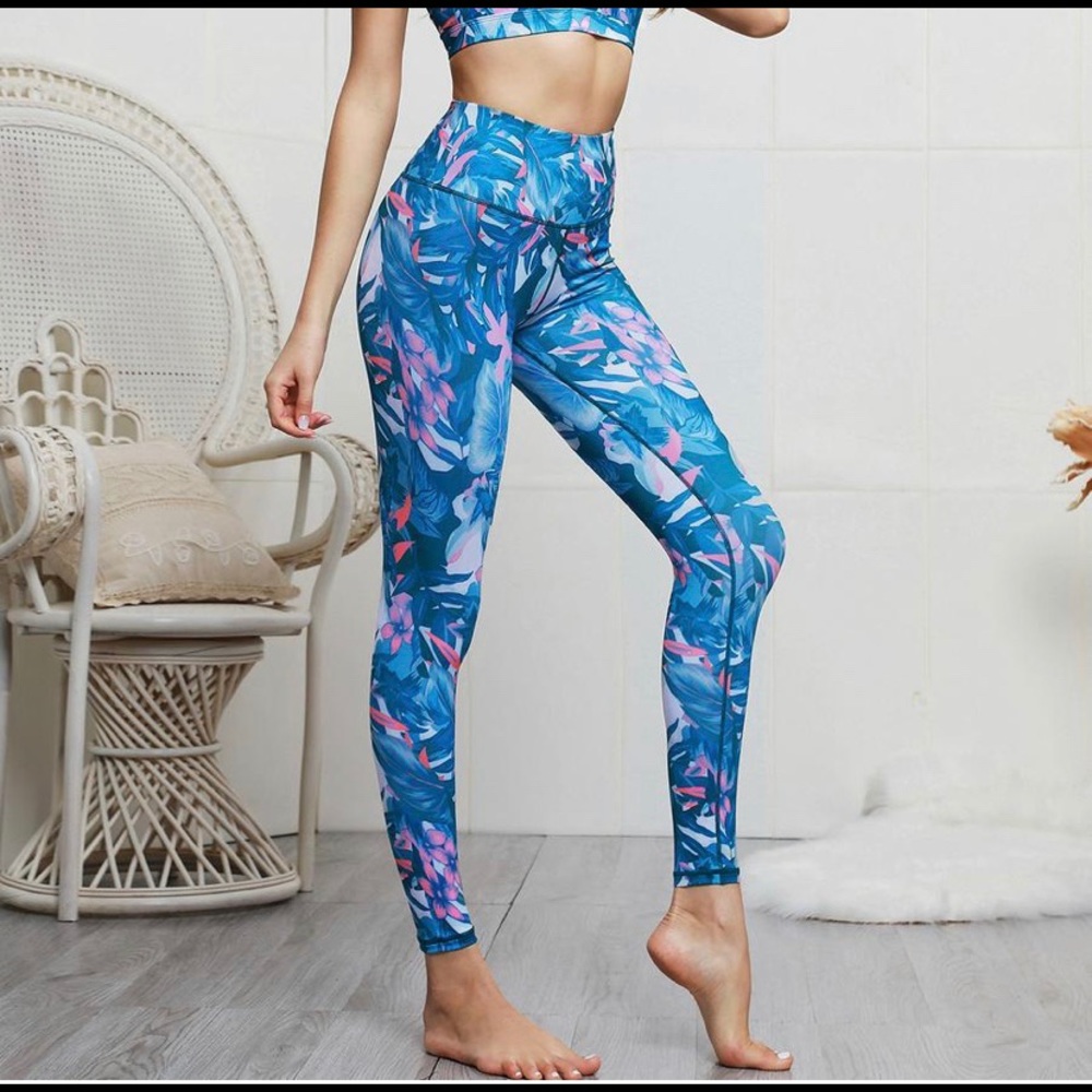 Blue Floral Leggings and Sports Bra - Picture 6 of 7